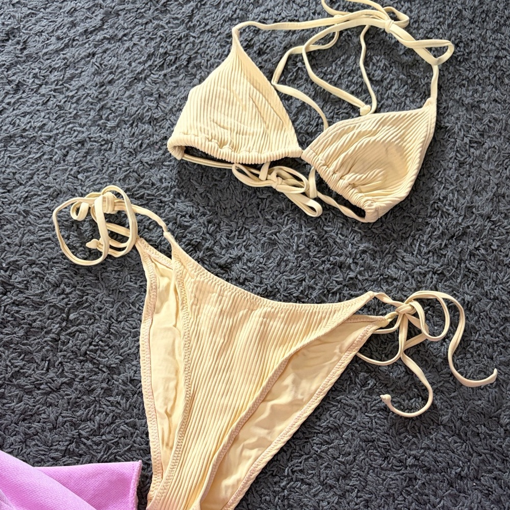 Elegant yellow Bikini Set